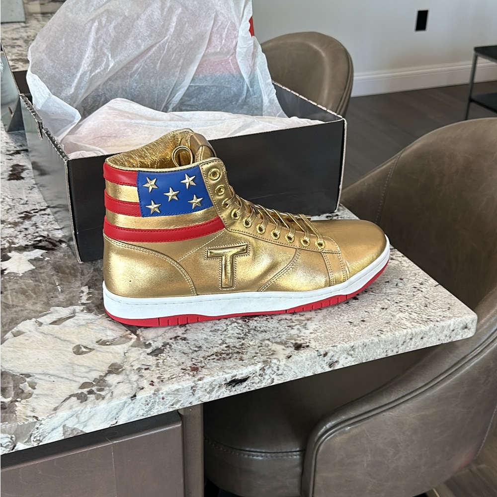 Limited edition Donald Trump “Never Surrender”